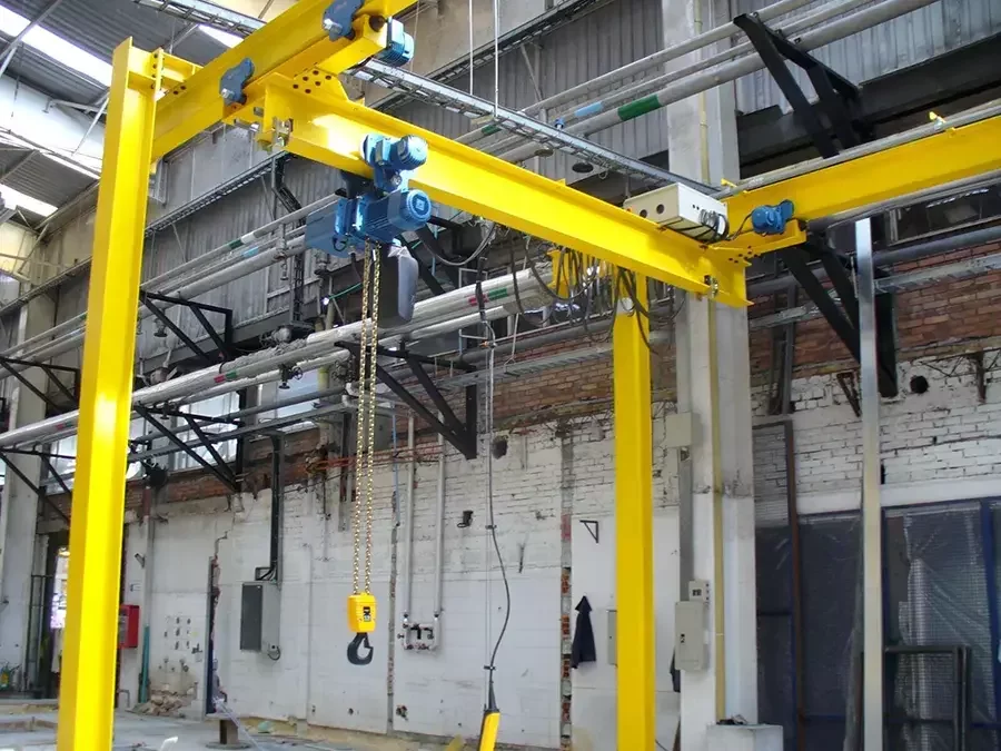 Puente grúa colgante: diseño, fabricación y montaje.