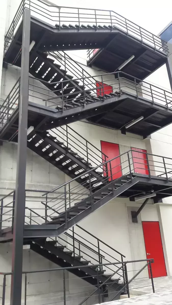 Fabricación de estructuras metálicas: escaleras